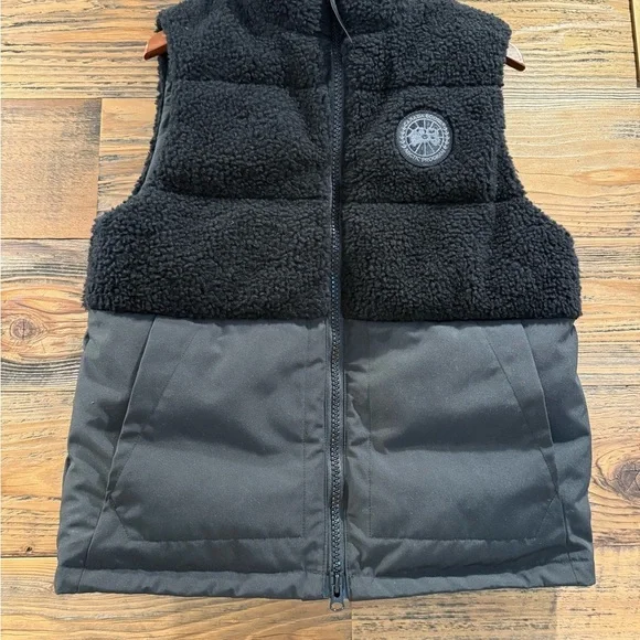 Canada Goose Elora 650 Fill Power Down Vest, NWT - Picture 2 of 13
